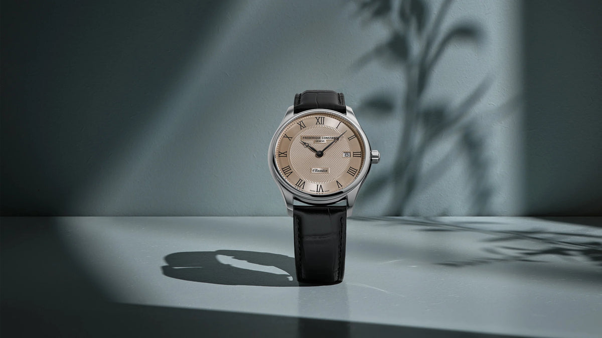 Frédérique Constant Classics Quartz Date FC-220CR5B6, visuel officiel